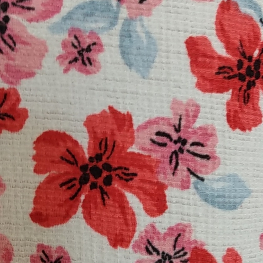 CLEARANCR Beautiful Red Floral Button-down Blouse Size 30/32 - Picture 7 of 7